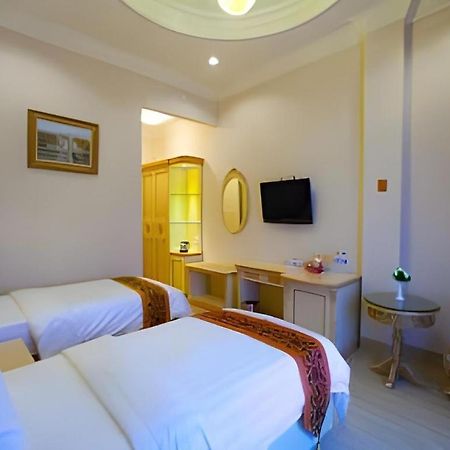 Hotel Grand Town Makassar Extérieur photo